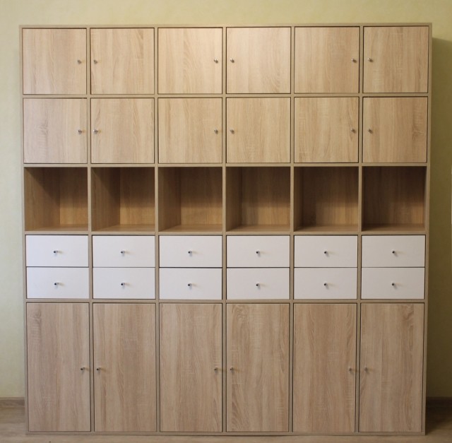 Modular wall unit with doors and drawers